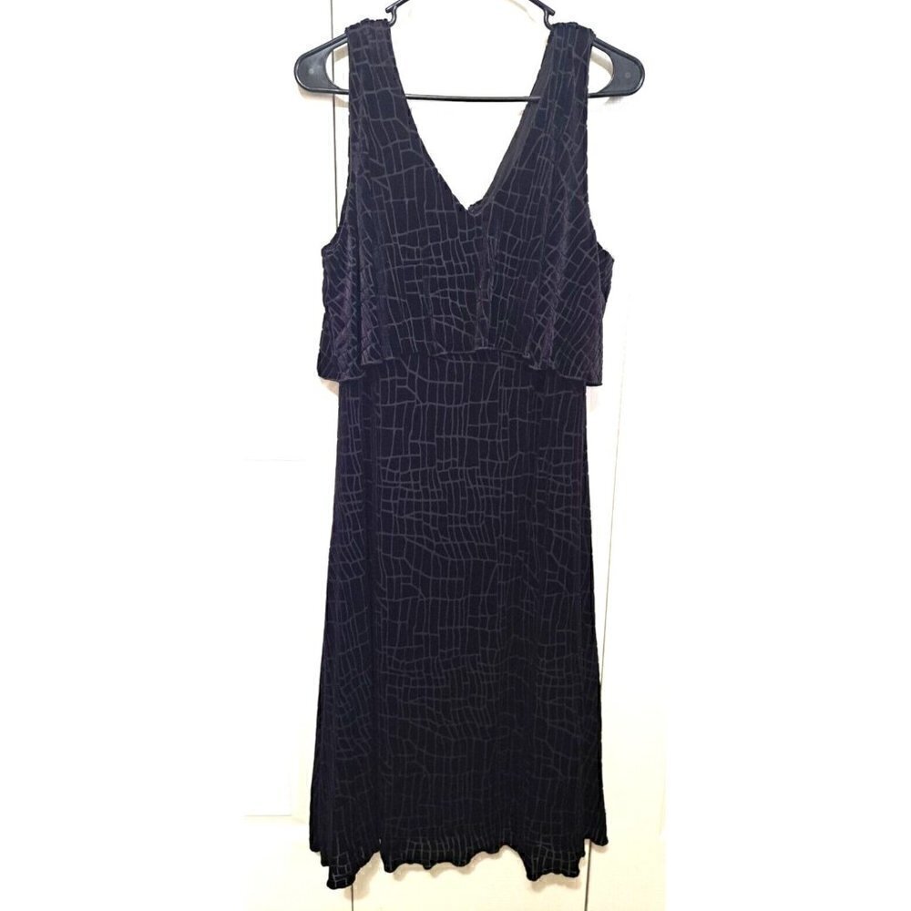 H Halston size 8 black velvet sleeveless v-neck A-line midi dress party LBD